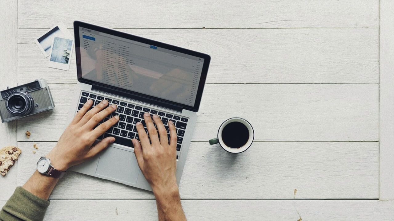 Éditeur en Chef chez de KYTALY